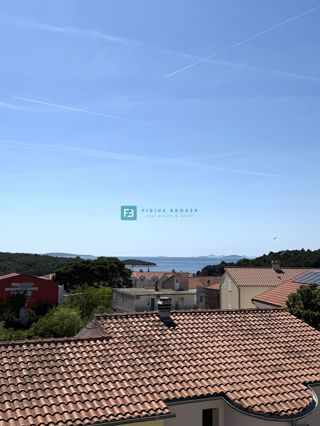 TRIBUNJ, SOVLJA, novo, dvoetažno stanovanje, 400 m do plaže, strešna terasa, pogled na morje