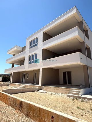 VODICE, novogradnja, pritličje, vrt 36 m2, mirna lokacija, S2