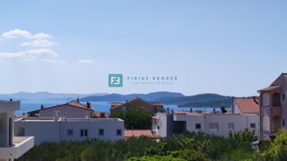 VODICE, novogradnja, 1. nadstropje, 2 spalnici, terasa 25 m2, shramba