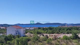 VODICE, novogradnja, 1. nadstropje, pogled na morje, 3 spalnice, 2 parkirni mesti