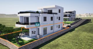 TRIBUNJ, SOVLJA, novogradnja, pritličje, 400 m do plaže, vrt 150 m2