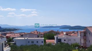 VODICE, novogradnja, 2. nadstropje, pogled na morje, 3 spalnice, shramba