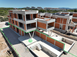 VODICE, novogradnja, luksuzno stanovanje, pritličje, bazen, vrt 138 m2