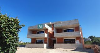 VODICE, novogradnja, pritličje, vrt 84 m2, 2 spavaće sobe