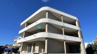 VODICE, novo, vrhunska lokacija, 50 m do plaže, pogled na morje, dvigalo