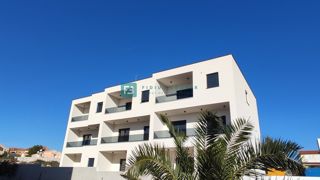 VODICE, novogradnja, dvoetažno stanovanje, vrt 138 m2, 3 ss