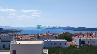 VODICE, novogradnja, 2. nadstropje, pogled na morje, terasa 24 m2, shramba