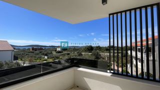 VODICE, novogradnja, moderno stanovanje, 1. nadstropje, 400 m od plaže