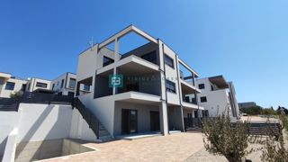 VODICE, novogradnja, dvojček, pogled na morje, bazen, vrt