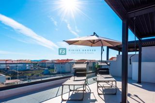 VODICE, nova, opremljena hiša, 2 ločena apartmaja, vrt, strešna terasa, jacuzzi