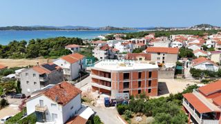 VODICE, novo, vrhunska lokacija, 50 m do plaže, pogled na morje, dvigalo