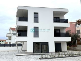 VODICE, novogradnja, vseljivo, 2. nadstropje, terasa, mirna lokacija