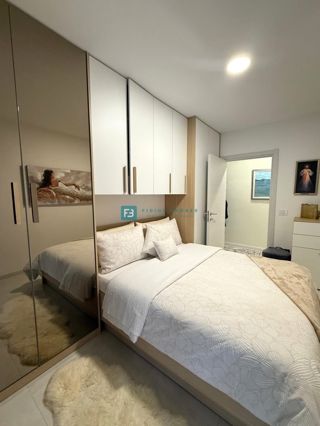 VODICE, moderno opremljeno stanovanje, vrhunska lokacija, 300 m do plaže, 2 parkirni mesti