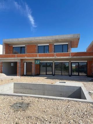 VODICE, nova, luksuzna vila, bazenom, pogled na morje in mesto, garaža