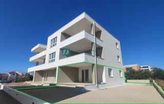 VODICE, novogradnja, pritličje, vrt 130 m2, mirna lokacija, S1