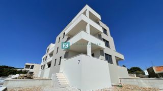 VODICE, novogradnja, pritličje, dvigalo, parkirišče, shramba