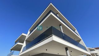 TRIBUNJ, novogradnja, 2. nad., 350 m od morja, terasa