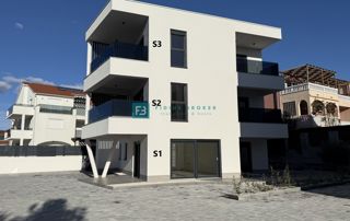 VODICE, novo, vseljivo, pritličje, vrt 123 m2, mirna lokacija