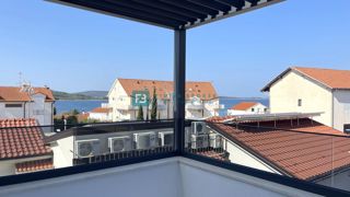 VODICE - SRIMA, novo, opremljeno stanovanje, 300 m do plaže, pogled na morje, 3 spalnice