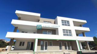 VODICE, novogradnja, pritličje, vrt 36 m2, mirna lokacija, S2