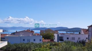 VODICE, novogradnja, 1. nadstropje, 2 spalnici, terasa 25 m2, shramba