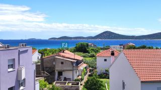 VODICE, novogradnja, 2. nadstropje, 400 m od plaže, pogled na more