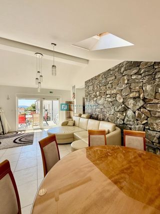 VODICE, samostojna hiša, 430 m do plaže, 5 apartmajev