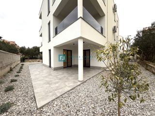 VODICE, novo, vseljivo, pritličje, vrt 128 m2, mirna lokacija