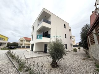 VODICE, novo, vseljivo, pritličje, vrt 123 m2, mirna lokacija