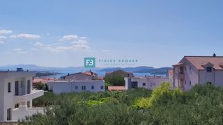 VODICE, novogradnja, 1. nadstropje, 3 spalnice, shramba