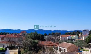 TRIBUNJ, novo, 1. nadstropje, 500 m do plaže, pogled na morje, dvigalo