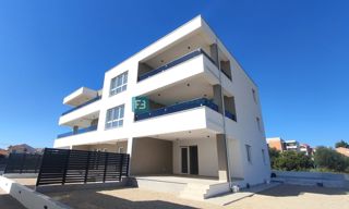 VODICE, novo, dokončano, pritličje, vrt 117 m2, mirna lokacija