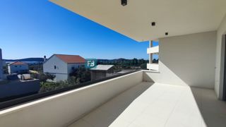 VODICE, novogradnja, pogled na more, 1. nadstropje, 400 m od plaže