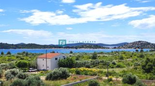 VODICE, novogradnja, 2. nadstropje, 400 m od plaže, pogled na more