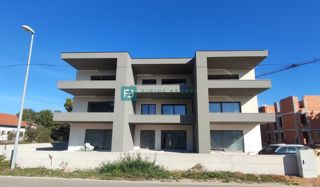 SRIMA, novogradnja, 300 m od morja, 2. nadstropje, 3 spalnice