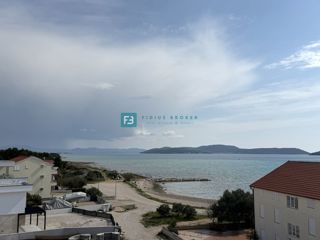 VODICE - SRIMA, novo, vrhunska lokacija, 80 m od morja, strešna terasa, panoramski razgled