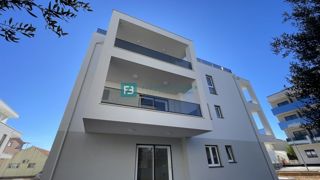 VODICE, novogradnja, 1. nadstropje, moderno stanovanje, 650 m do plaže