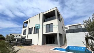 VODICE, novo, hiša z dvema stanovanjemaa, panoramski pogled na morje, bazen, vrt