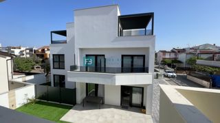 VODICE - SRIMA, nova, dvojček, 300 m do plaže, pogled na morje, S1