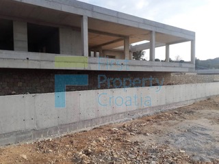 BR1672 - Vile u izgradnji na parceli sa privatnošću, Brač, na prodaju