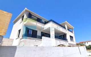 RG1713 - Vila s divnim pogledom na more, okolica Rogoznice, na prodaju