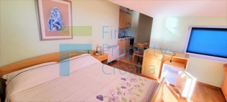 TG1614 - Aparthotel s bazenom, u blizini centra Trogira, na prodaju