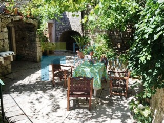 HV1101 - Kamena kuća samo 20m od promenade u Jelsi, Hvar, na prodaju