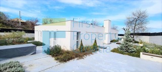 BR1517 - Vila na velikoj parceli u mirnom ambijentu, Brač, na prodaju