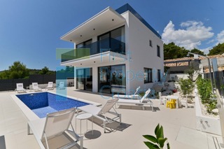 TG1671 - Urbana vila na mirnoj lokaciji blizu mora, Čiovo, na prodaju