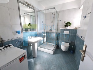 RG1724 - Kuća u prvom redu do mora, iznad plaže, Rogoznica, na prodaju