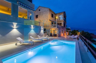 BR1185 - Kamena kuća s bazenom, drugi red do mora, Brač, na prodaju