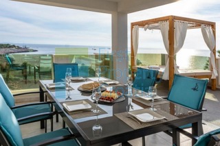 RG1276 - Vila samo 50 metara od mora, u blizini Rogoznice, na prodaju