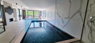 TG1665 – Luksuzne vile s pogledom na more, blizina Trogira, na prodaju