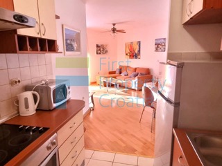 TG1688 – Apartman smješten samo 70m od mora, Trogir, na prodaju